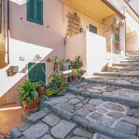 3 Bedroom Stunning In Marciana بيت للعطل
